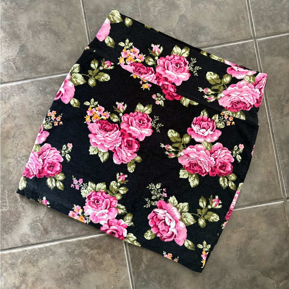Streetwear Society Black and Pink Floral Mini Skirt